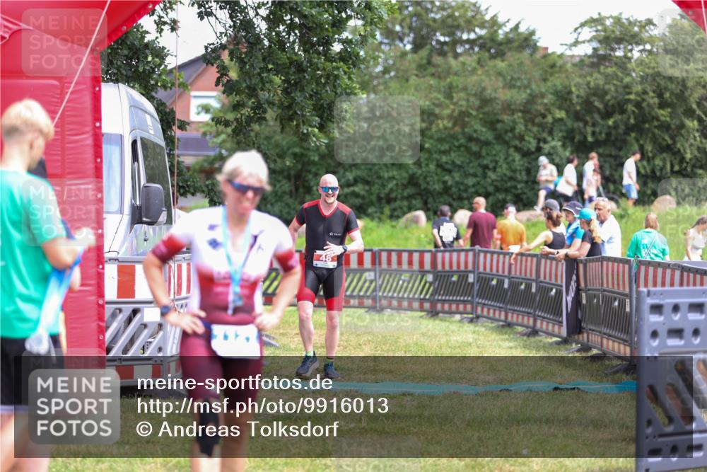 21.06.2026 - 29. Vierlanden-Triathlon Andreas Tolksdorf http://msf.ph/oto/9916013 21.06.2026 14:12:05 Ziel 48, 1083, 1116 meine-sportfotos.de