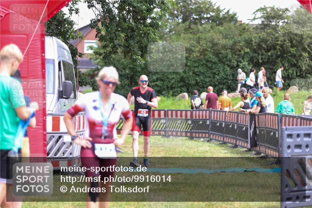 21.06.2026 - 29. Vierlanden-Triathlon Andreas Tolksdorf http://msf.ph/oto/9916014 21.06.2026 14:12:05 Ziel 48, 1083, 1116 meine-sportfotos.de