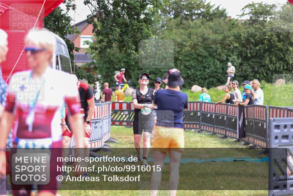 21.06.2026 - 29. Vierlanden-Triathlon Andreas Tolksdorf http://msf.ph/oto/9916015 21.06.2026 14:12:10 Ziel 48, 1083 meine-sportfotos.de