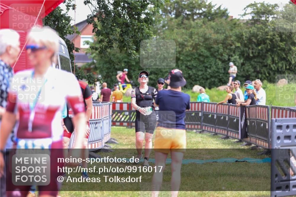 21.06.2026 - 29. Vierlanden-Triathlon Andreas Tolksdorf http://msf.ph/oto/9916017 21.06.2026 14:12:10 Ziel 48, 1083 meine-sportfotos.de