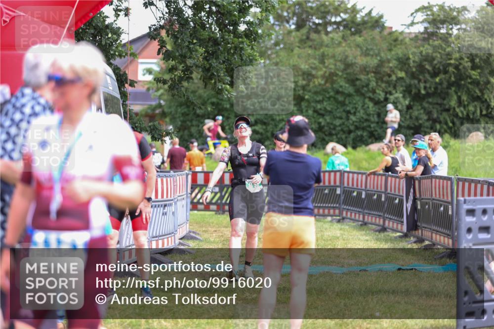 21.06.2026 - 29. Vierlanden-Triathlon Andreas Tolksdorf http://msf.ph/oto/9916020 21.06.2026 14:12:11 Ziel 48, 1083 meine-sportfotos.de