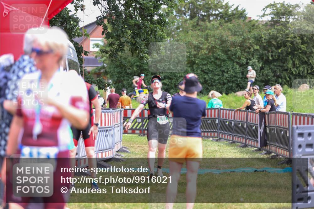 21.06.2026 - 29. Vierlanden-Triathlon Andreas Tolksdorf http://msf.ph/oto/9916021 21.06.2026 14:12:11 Ziel 48, 1083 meine-sportfotos.de