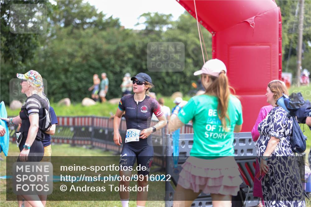 21.06.2026 - 29. Vierlanden-Triathlon Andreas Tolksdorf http://msf.ph/oto/9916022 21.06.2026 14:12:22 Ziel  meine-sportfotos.de
