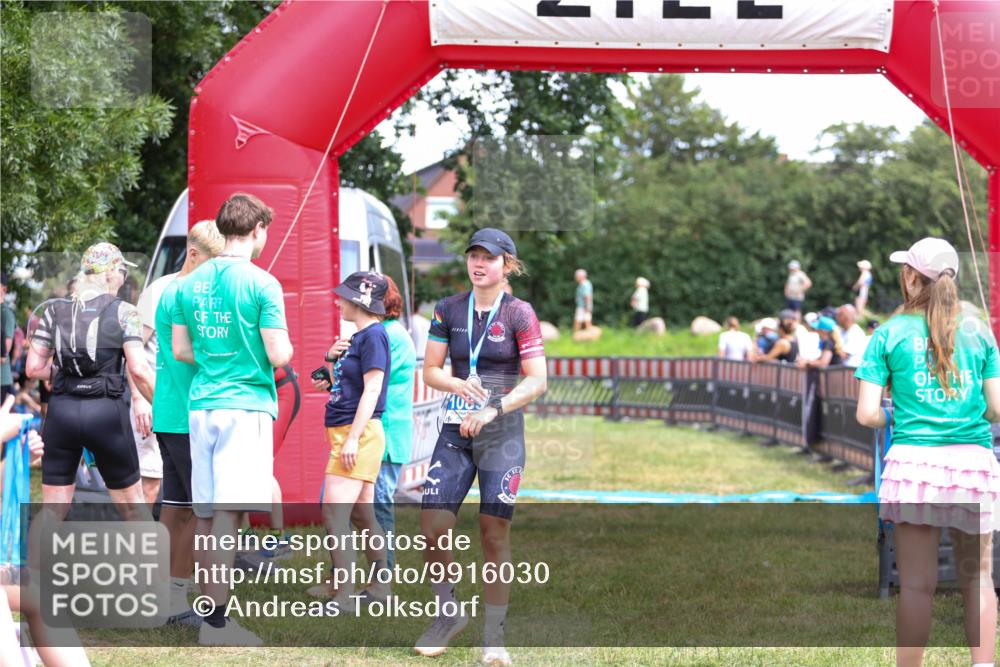 21.06.2026 - 29. Vierlanden-Triathlon Andreas Tolksdorf http://msf.ph/oto/9916030 21.06.2026 14:12:28 Ziel  meine-sportfotos.de
