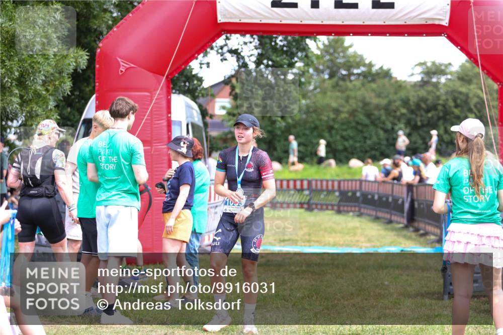21.06.2026 - 29. Vierlanden-Triathlon Andreas Tolksdorf http://msf.ph/oto/9916031 21.06.2026 14:12:28 Ziel  meine-sportfotos.de