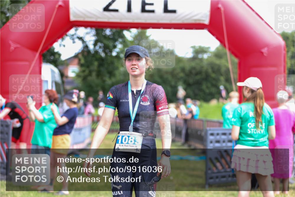21.06.2026 - 29. Vierlanden-Triathlon Andreas Tolksdorf http://msf.ph/oto/9916036 21.06.2026 14:12:37 Ziel 1127 meine-sportfotos.de