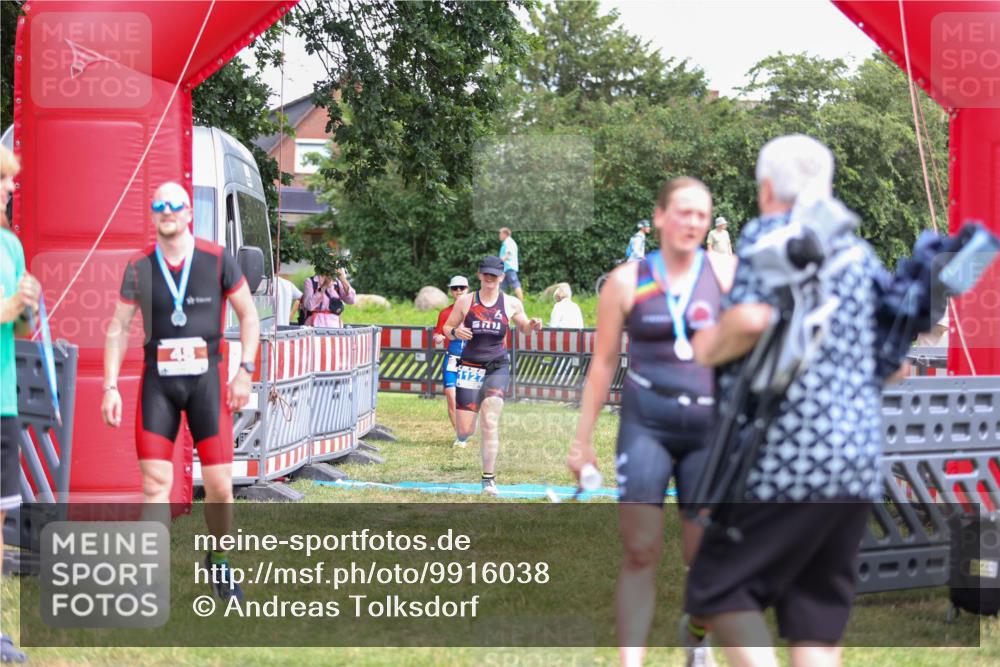 21.06.2026 - 29. Vierlanden-Triathlon Andreas Tolksdorf http://msf.ph/oto/9916038 21.06.2026 14:12:46 Ziel 233, 1127, 1134, 1146 meine-sportfotos.de