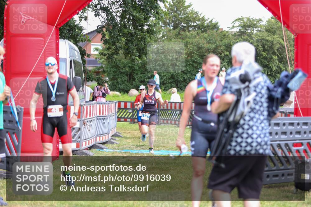 21.06.2026 - 29. Vierlanden-Triathlon Andreas Tolksdorf http://msf.ph/oto/9916039 21.06.2026 14:12:46 Ziel 233, 1127, 1134, 1146 meine-sportfotos.de
