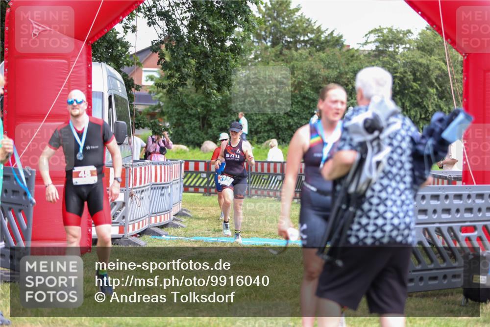 21.06.2026 - 29. Vierlanden-Triathlon Andreas Tolksdorf http://msf.ph/oto/9916040 21.06.2026 14:12:46 Ziel 233, 1127, 1134, 1146 meine-sportfotos.de