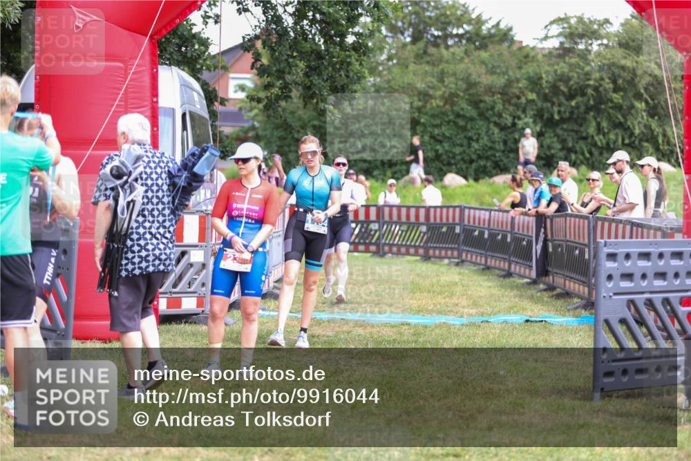 21.06.2026 - 29. Vierlanden-Triathlon Andreas Tolksdorf http://msf.ph/oto/9916044 21.06.2026 14:12:53 Ziel 233, 1134, 1146 meine-sportfotos.de