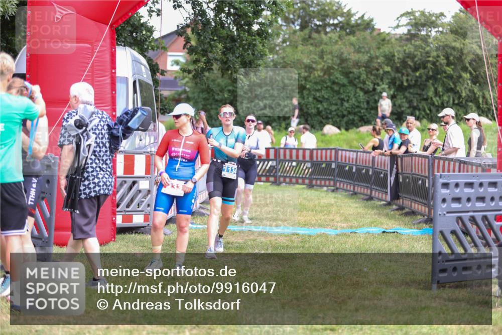 21.06.2026 - 29. Vierlanden-Triathlon Andreas Tolksdorf http://msf.ph/oto/9916047 21.06.2026 14:12:53 Ziel 233, 1134, 1146 meine-sportfotos.de