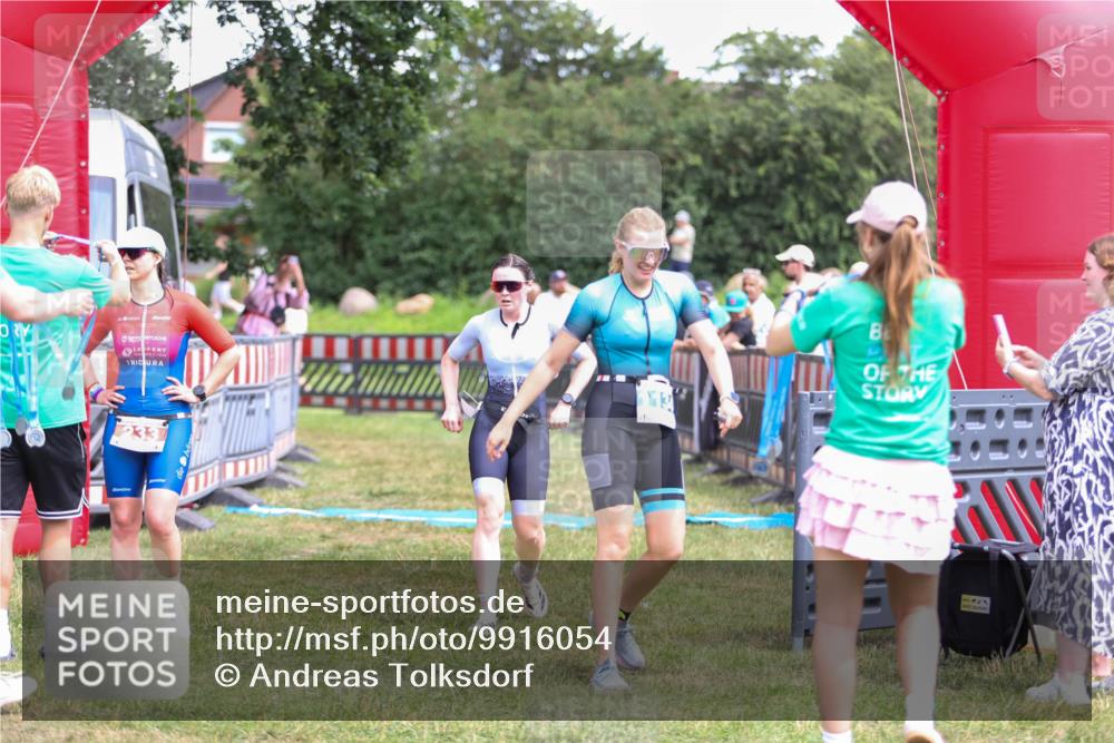 21.06.2026 - 29. Vierlanden-Triathlon Andreas Tolksdorf http://msf.ph/oto/9916054 21.06.2026 14:12:56 Ziel 1134, 1146 meine-sportfotos.de