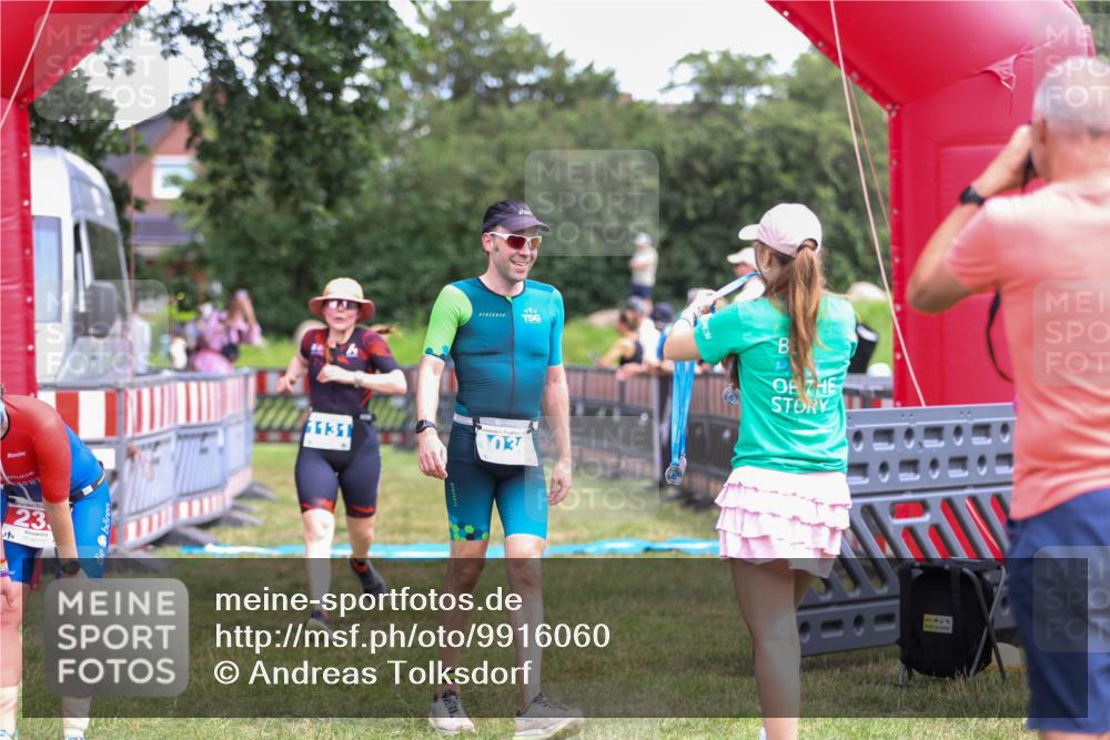 21.06.2026 - 29. Vierlanden-Triathlon Andreas Tolksdorf http://msf.ph/oto/9916060 21.06.2026 14:13:16 Ziel 1131 meine-sportfotos.de