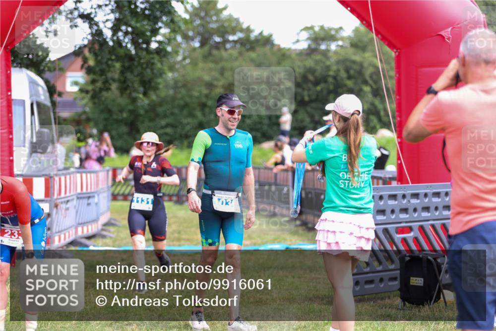 21.06.2026 - 29. Vierlanden-Triathlon Andreas Tolksdorf http://msf.ph/oto/9916061 21.06.2026 14:13:16 Ziel 1131 meine-sportfotos.de