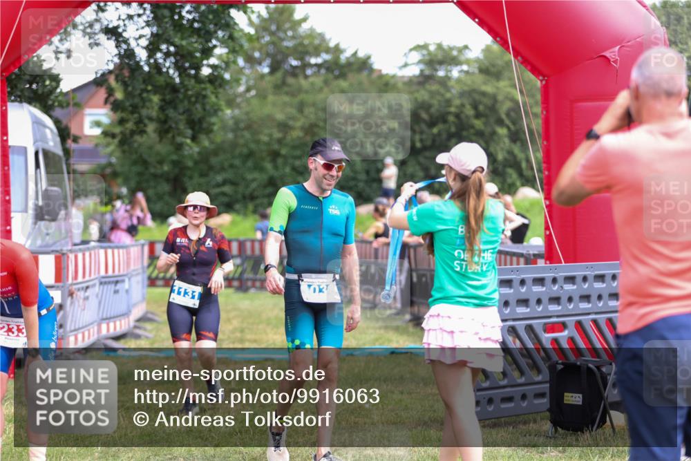 21.06.2026 - 29. Vierlanden-Triathlon Andreas Tolksdorf http://msf.ph/oto/9916063 21.06.2026 14:13:16 Ziel 1131 meine-sportfotos.de