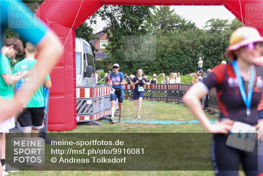 21.06.2026 - 29. Vierlanden-Triathlon Andreas Tolksdorf http://msf.ph/oto/9916081 21.06.2026 14:13:30 Ziel 771, 829, 1128 meine-sportfotos.de