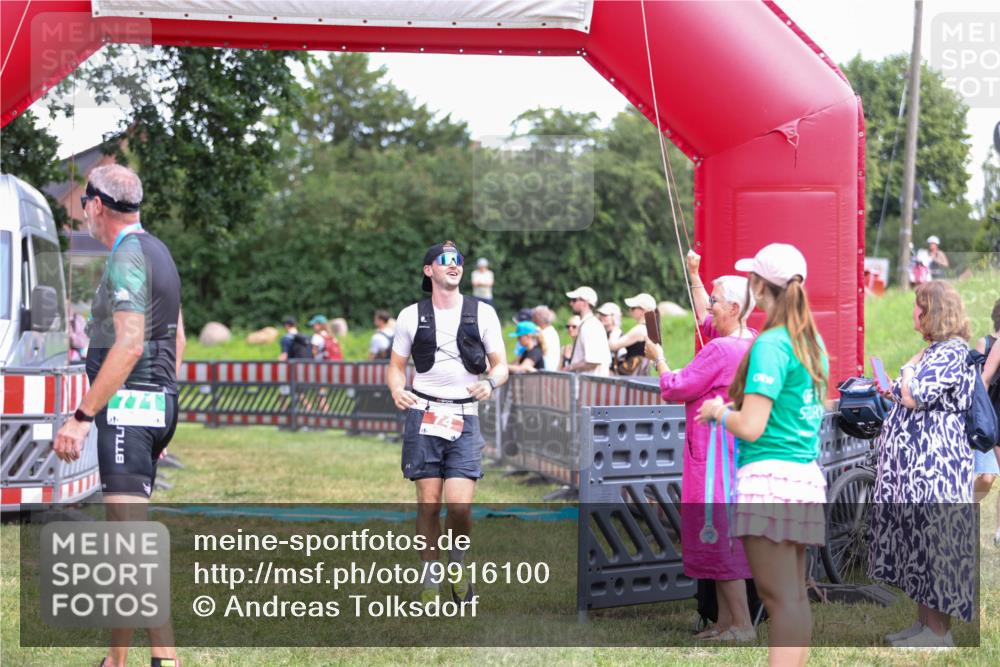 21.06.2026 - 29. Vierlanden-Triathlon Andreas Tolksdorf http://msf.ph/oto/9916100 21.06.2026 14:13:57 Ziel 74, 1112, 1139 meine-sportfotos.de