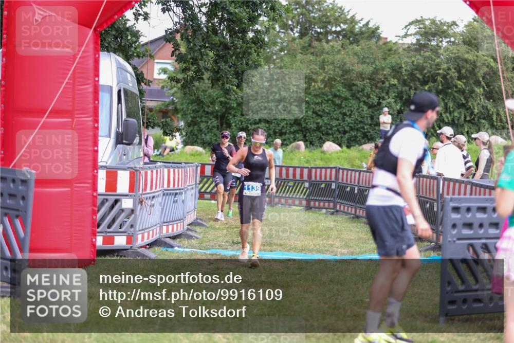 21.06.2026 - 29. Vierlanden-Triathlon Andreas Tolksdorf http://msf.ph/oto/9916109 21.06.2026 14:14:05 Ziel 1112, 1114, 1139, 1161 meine-sportfotos.de