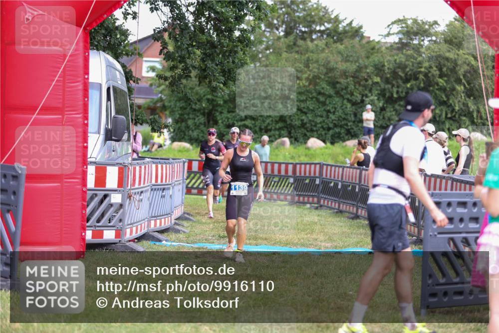21.06.2026 - 29. Vierlanden-Triathlon Andreas Tolksdorf http://msf.ph/oto/9916110 21.06.2026 14:14:05 Ziel 1112, 1114, 1139, 1161 meine-sportfotos.de