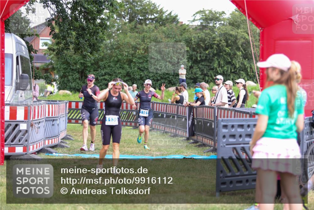 21.06.2026 - 29. Vierlanden-Triathlon Andreas Tolksdorf http://msf.ph/oto/9916112 21.06.2026 14:14:07 Ziel 1112, 1114, 1139, 1161 meine-sportfotos.de