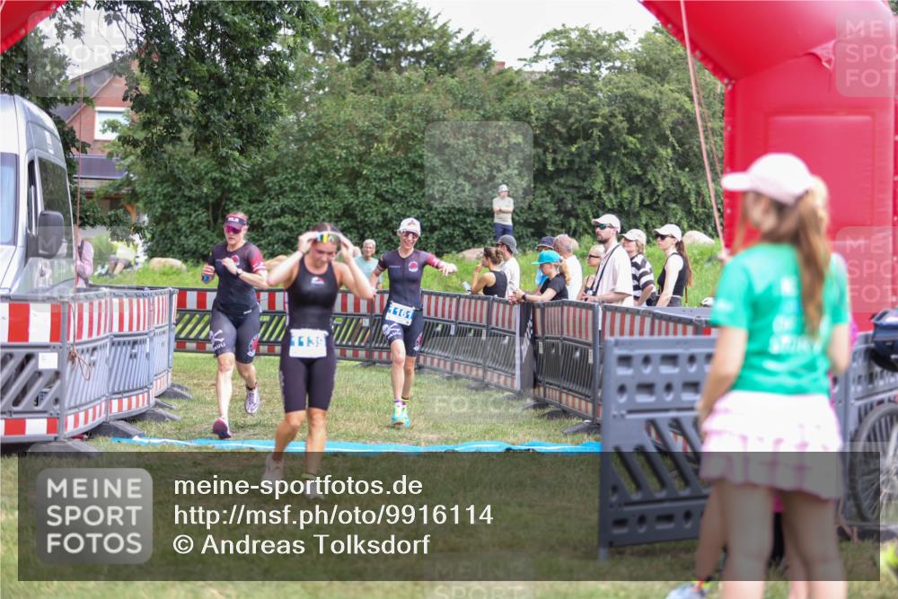 21.06.2026 - 29. Vierlanden-Triathlon Andreas Tolksdorf http://msf.ph/oto/9916114 21.06.2026 14:14:08 Ziel 1112, 1114, 1139, 1157, 1161 meine-sportfotos.de
