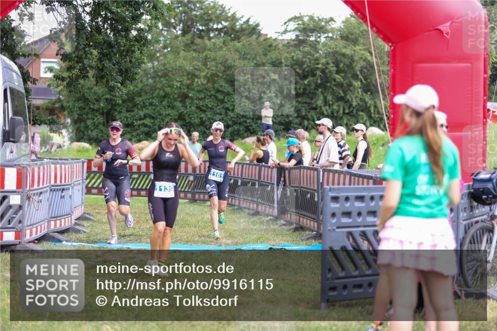 21.06.2026 - 29. Vierlanden-Triathlon Andreas Tolksdorf http://msf.ph/oto/9916115 21.06.2026 14:14:08 Ziel 1112, 1114, 1139, 1157, 1161 meine-sportfotos.de