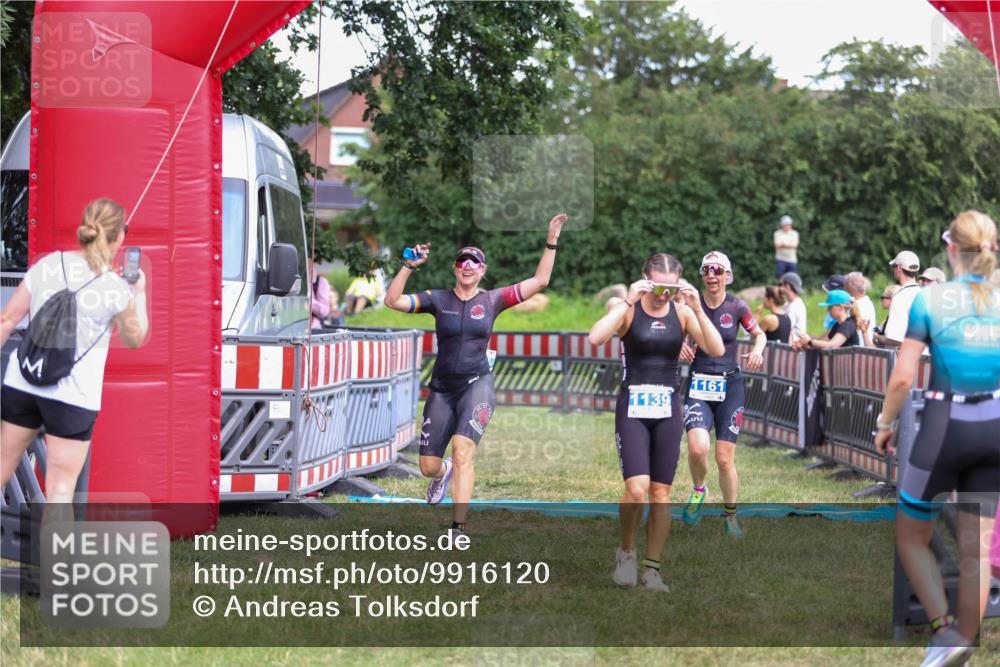 21.06.2026 - 29. Vierlanden-Triathlon Andreas Tolksdorf http://msf.ph/oto/9916120 21.06.2026 14:14:09 Ziel 1112, 1114, 1139, 1157, 1161 meine-sportfotos.de
