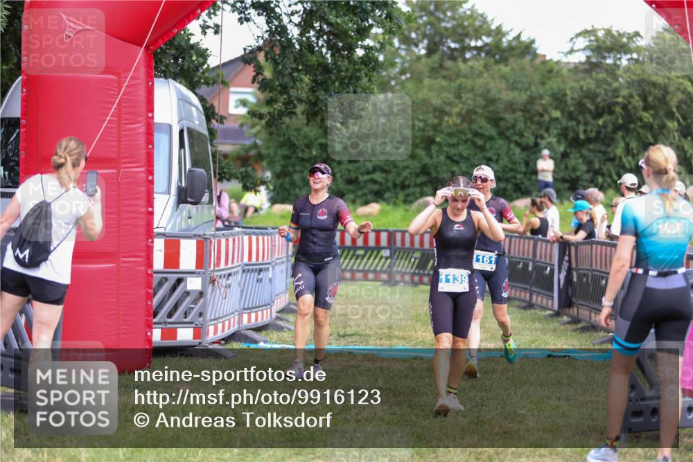 21.06.2026 - 29. Vierlanden-Triathlon Andreas Tolksdorf http://msf.ph/oto/9916123 21.06.2026 14:14:09 Ziel 1112, 1114, 1139, 1157, 1161 meine-sportfotos.de