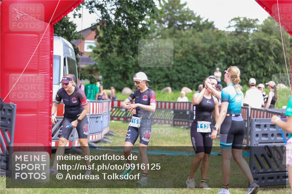 21.06.2026 - 29. Vierlanden-Triathlon Andreas Tolksdorf http://msf.ph/oto/9916125 21.06.2026 14:14:11 Ziel 1112, 1114, 1157, 1161 meine-sportfotos.de