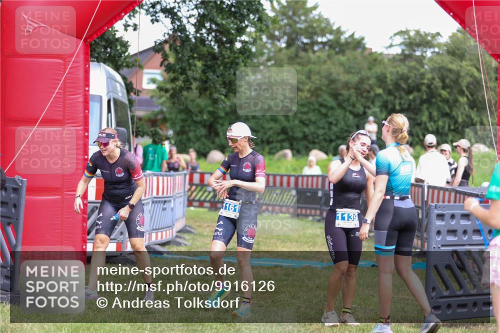 21.06.2026 - 29. Vierlanden-Triathlon Andreas Tolksdorf http://msf.ph/oto/9916126 21.06.2026 14:14:11 Ziel 1112, 1114, 1157, 1161 meine-sportfotos.de