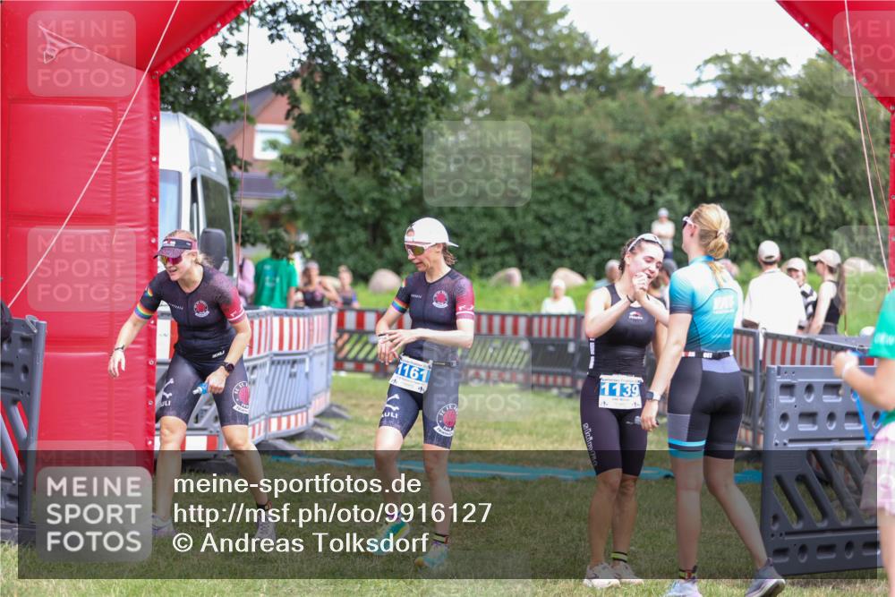 21.06.2026 - 29. Vierlanden-Triathlon Andreas Tolksdorf http://msf.ph/oto/9916127 21.06.2026 14:14:11 Ziel 1112, 1114, 1157, 1161 meine-sportfotos.de