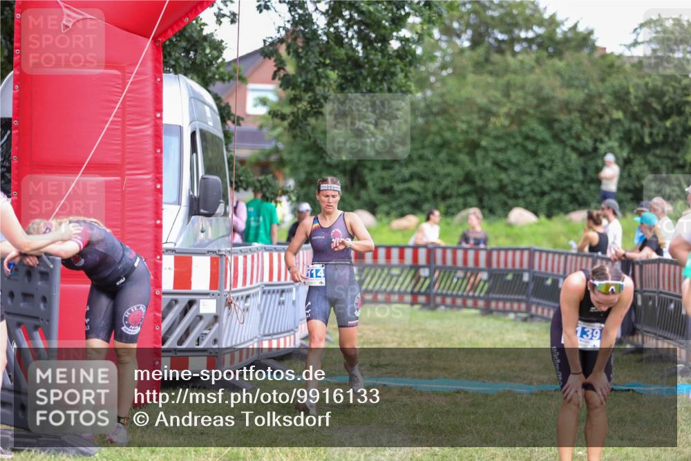 21.06.2026 - 29. Vierlanden-Triathlon Andreas Tolksdorf http://msf.ph/oto/9916133 21.06.2026 14:14:16 Ziel 1114, 1157 meine-sportfotos.de
