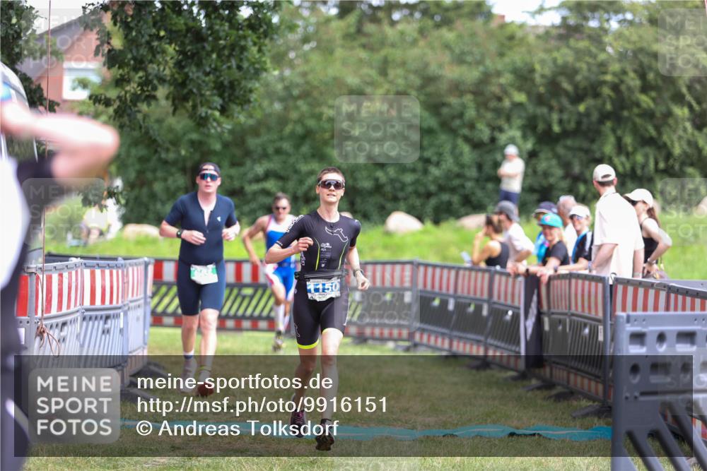 21.06.2026 - 29. Vierlanden-Triathlon Andreas Tolksdorf http://msf.ph/oto/9916151 21.06.2026 14:15:25 Ziel 158, 662, 1150 meine-sportfotos.de