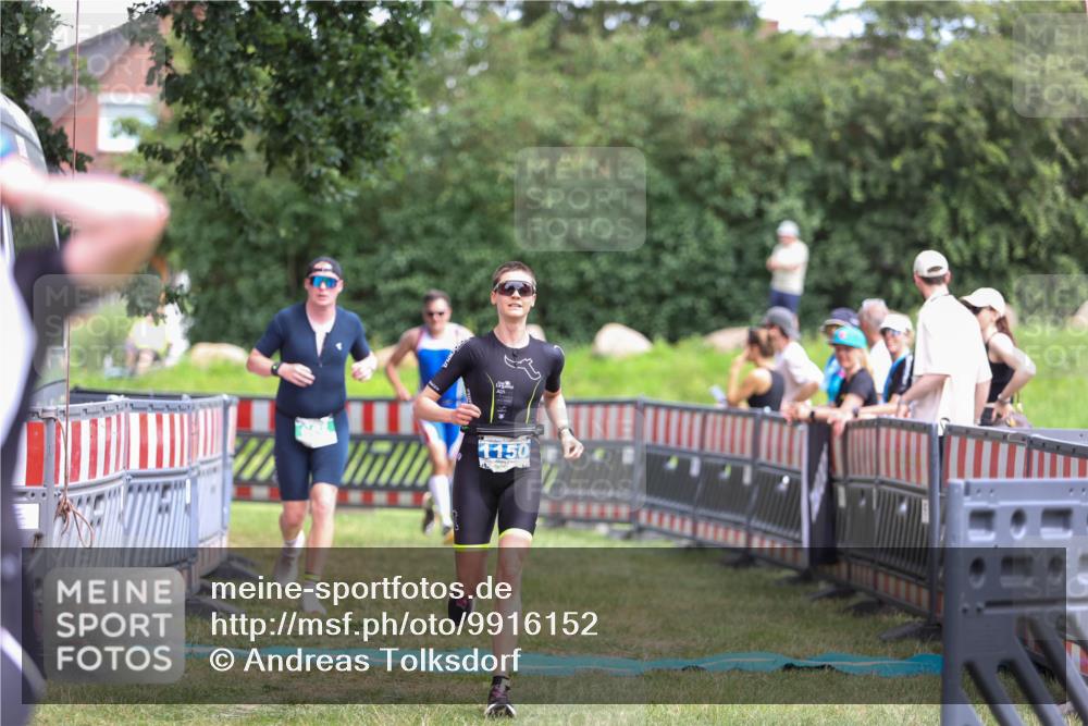 21.06.2026 - 29. Vierlanden-Triathlon Andreas Tolksdorf http://msf.ph/oto/9916152 21.06.2026 14:15:25 Ziel 158, 662, 1150 meine-sportfotos.de
