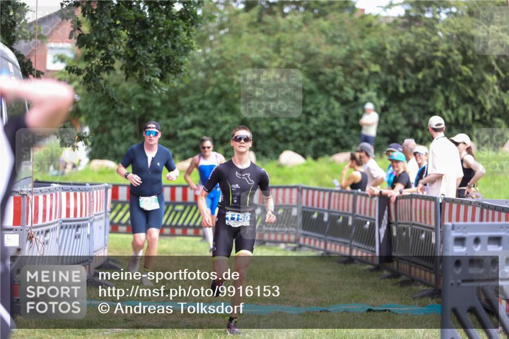21.06.2026 - 29. Vierlanden-Triathlon Andreas Tolksdorf http://msf.ph/oto/9916153 21.06.2026 14:15:25 Ziel 158, 662, 1150 meine-sportfotos.de