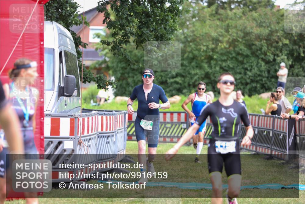 21.06.2026 - 29. Vierlanden-Triathlon Andreas Tolksdorf http://msf.ph/oto/9916159 21.06.2026 14:15:26 Ziel 158, 662, 1150 meine-sportfotos.de