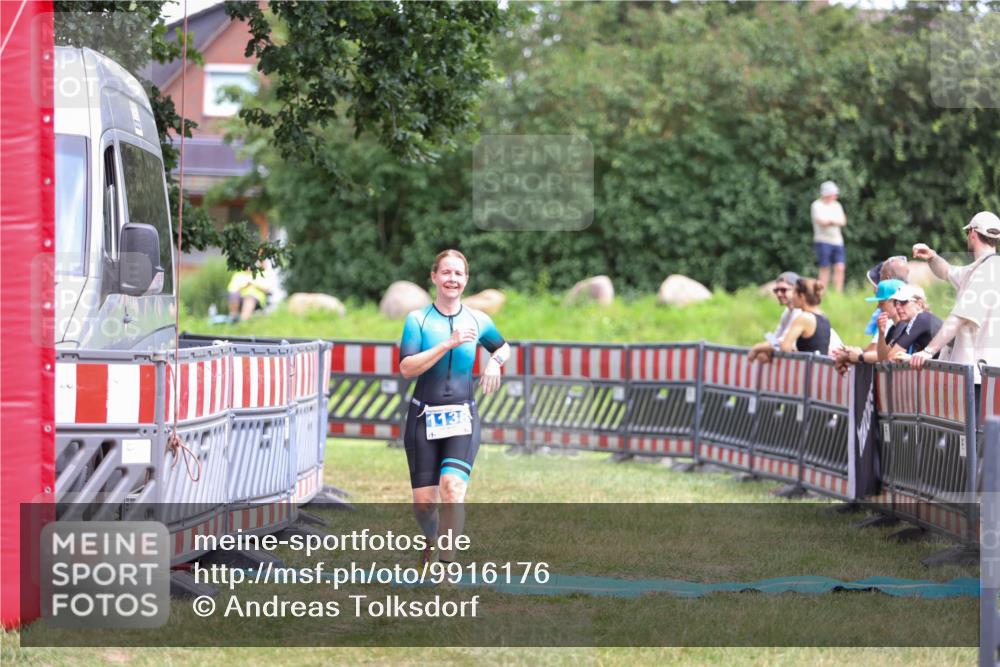 21.06.2026 - 29. Vierlanden-Triathlon Andreas Tolksdorf http://msf.ph/oto/9916176 21.06.2026 14:16:07 Ziel 232, 1138 meine-sportfotos.de