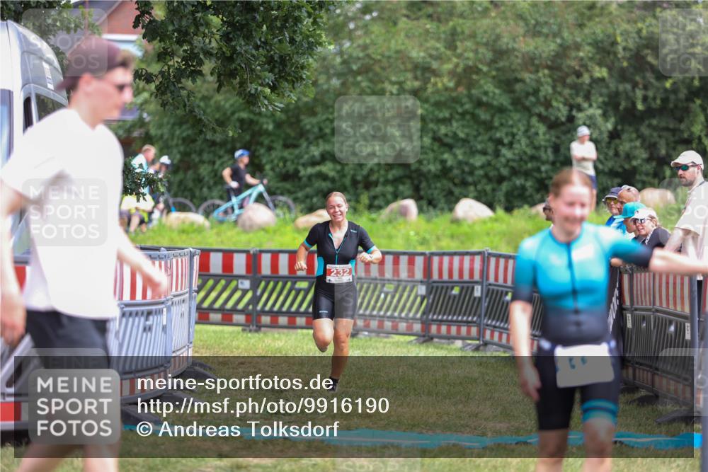 21.06.2026 - 29. Vierlanden-Triathlon Andreas Tolksdorf http://msf.ph/oto/9916190 21.06.2026 14:16:13 Ziel 232 meine-sportfotos.de
