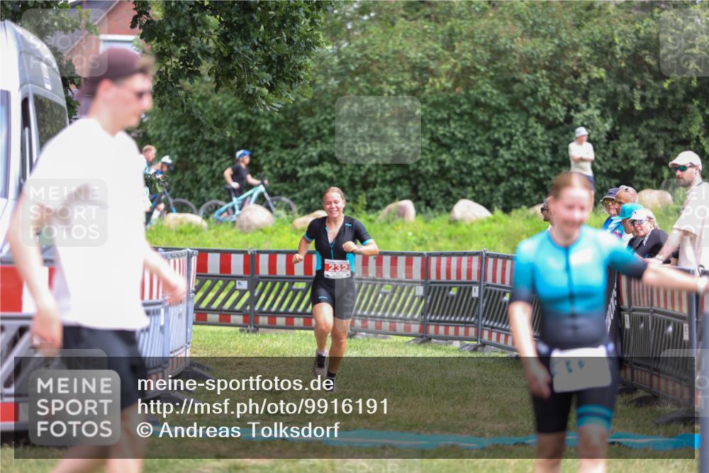 21.06.2026 - 29. Vierlanden-Triathlon Andreas Tolksdorf http://msf.ph/oto/9916191 21.06.2026 14:16:13 Ziel 232 meine-sportfotos.de