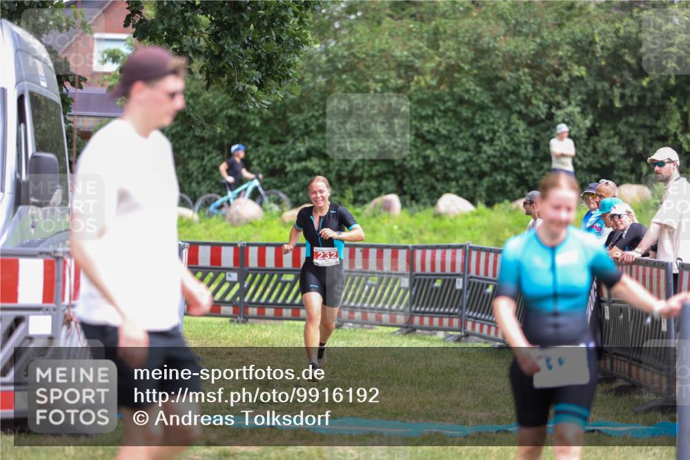 21.06.2026 - 29. Vierlanden-Triathlon Andreas Tolksdorf http://msf.ph/oto/9916192 21.06.2026 14:16:13 Ziel 232 meine-sportfotos.de