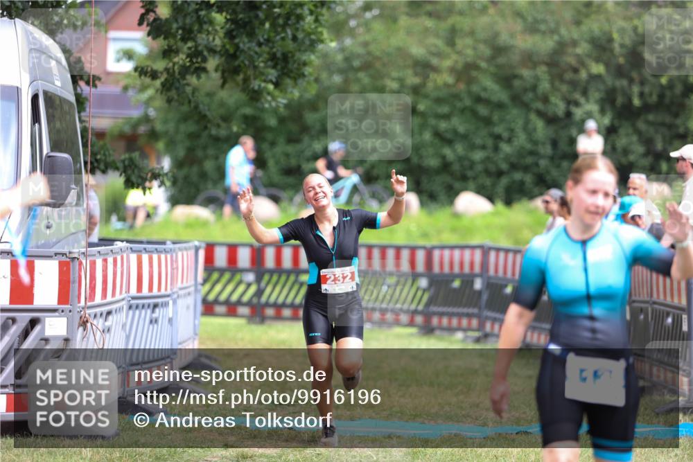 21.06.2026 - 29. Vierlanden-Triathlon Andreas Tolksdorf http://msf.ph/oto/9916196 21.06.2026 14:16:14 Ziel 232 meine-sportfotos.de