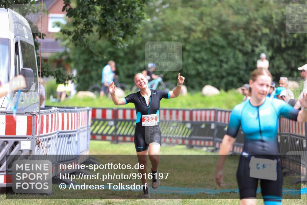 21.06.2026 - 29. Vierlanden-Triathlon Andreas Tolksdorf http://msf.ph/oto/9916197 21.06.2026 14:16:14 Ziel 232 meine-sportfotos.de