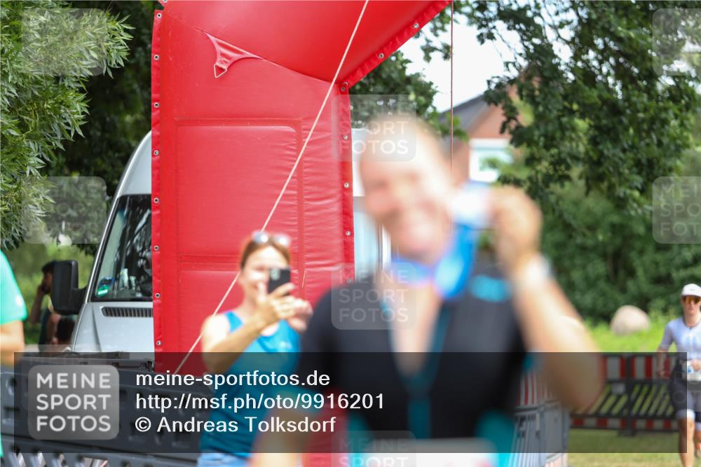 21.06.2026 - 29. Vierlanden-Triathlon Andreas Tolksdorf http://msf.ph/oto/9916201 21.06.2026 14:16:25 Ziel 1147 meine-sportfotos.de