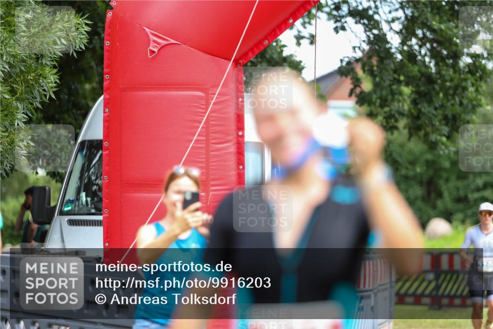 21.06.2026 - 29. Vierlanden-Triathlon Andreas Tolksdorf http://msf.ph/oto/9916203 21.06.2026 14:16:25 Ziel 1147 meine-sportfotos.de