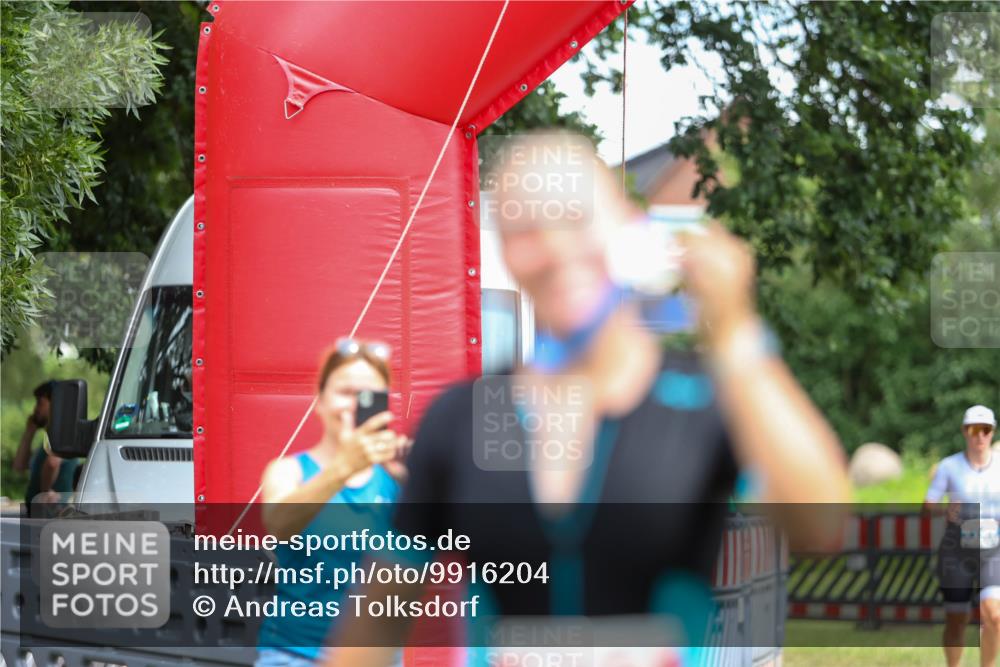 21.06.2026 - 29. Vierlanden-Triathlon Andreas Tolksdorf http://msf.ph/oto/9916204 21.06.2026 14:16:25 Ziel 1147 meine-sportfotos.de
