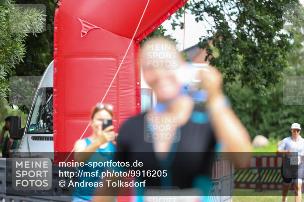 21.06.2026 - 29. Vierlanden-Triathlon Andreas Tolksdorf http://msf.ph/oto/9916205 21.06.2026 14:16:25 Ziel 1147 meine-sportfotos.de