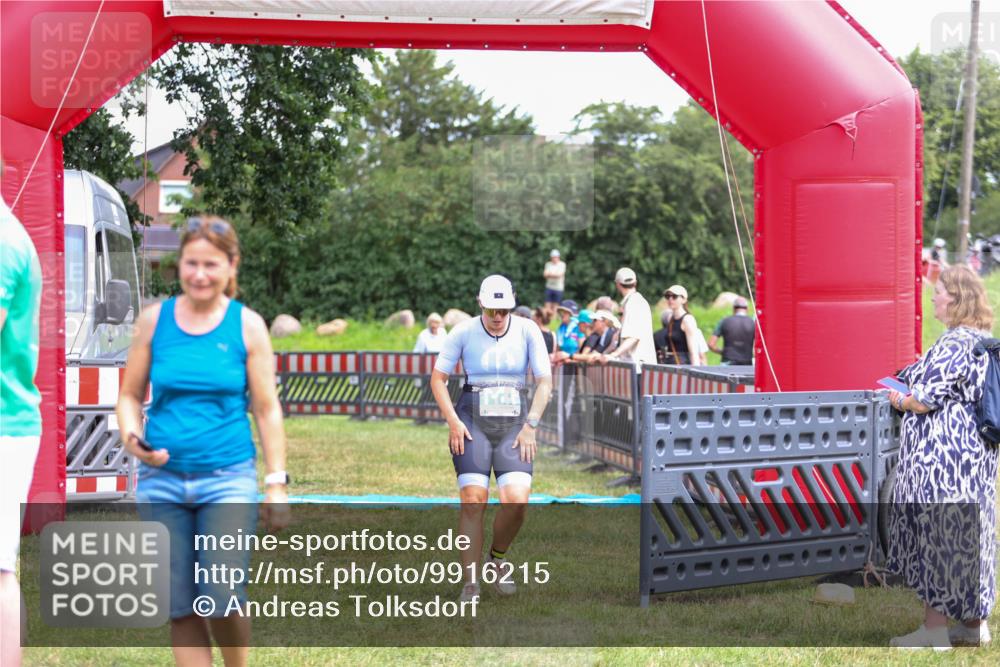 21.06.2026 - 29. Vierlanden-Triathlon Andreas Tolksdorf http://msf.ph/oto/9916215 21.06.2026 14:16:30 Ziel 830, 1144, 1147 meine-sportfotos.de