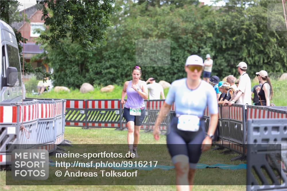 21.06.2026 - 29. Vierlanden-Triathlon Andreas Tolksdorf http://msf.ph/oto/9916217 21.06.2026 14:16:36 Ziel 830, 1144 meine-sportfotos.de