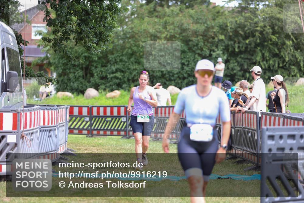 21.06.2026 - 29. Vierlanden-Triathlon Andreas Tolksdorf http://msf.ph/oto/9916219 21.06.2026 14:16:36 Ziel 830, 1144 meine-sportfotos.de