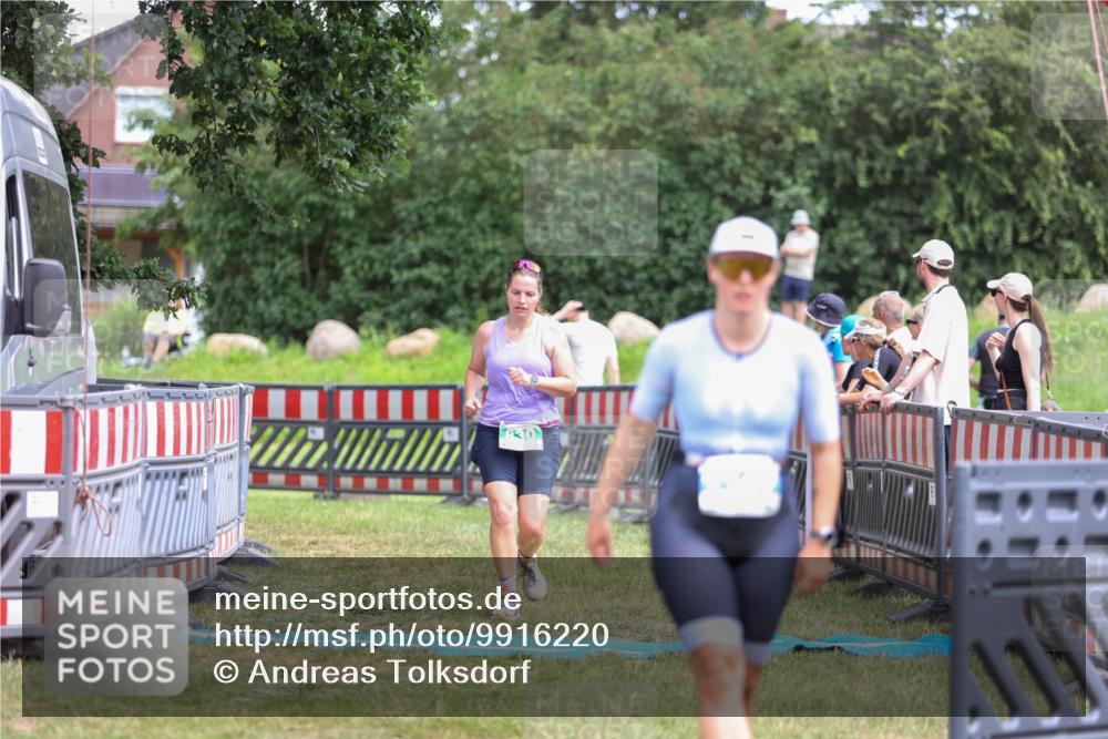 21.06.2026 - 29. Vierlanden-Triathlon Andreas Tolksdorf http://msf.ph/oto/9916220 21.06.2026 14:16:36 Ziel 830, 1144 meine-sportfotos.de